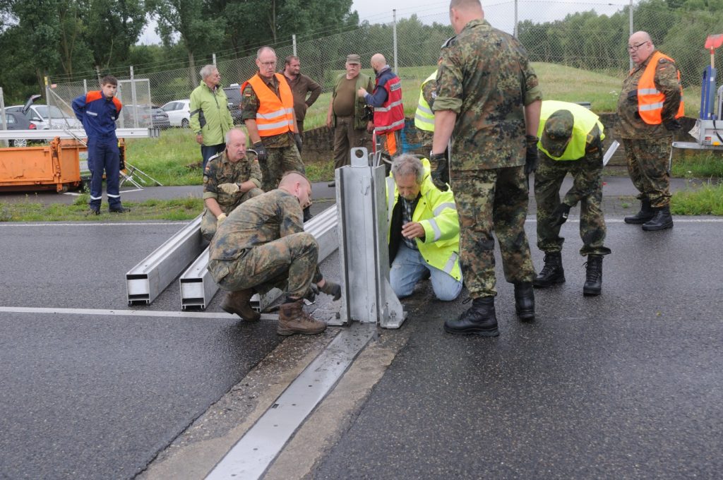 Aufbau der nächsten Stütze. Fotos: Rainer Hellberg
